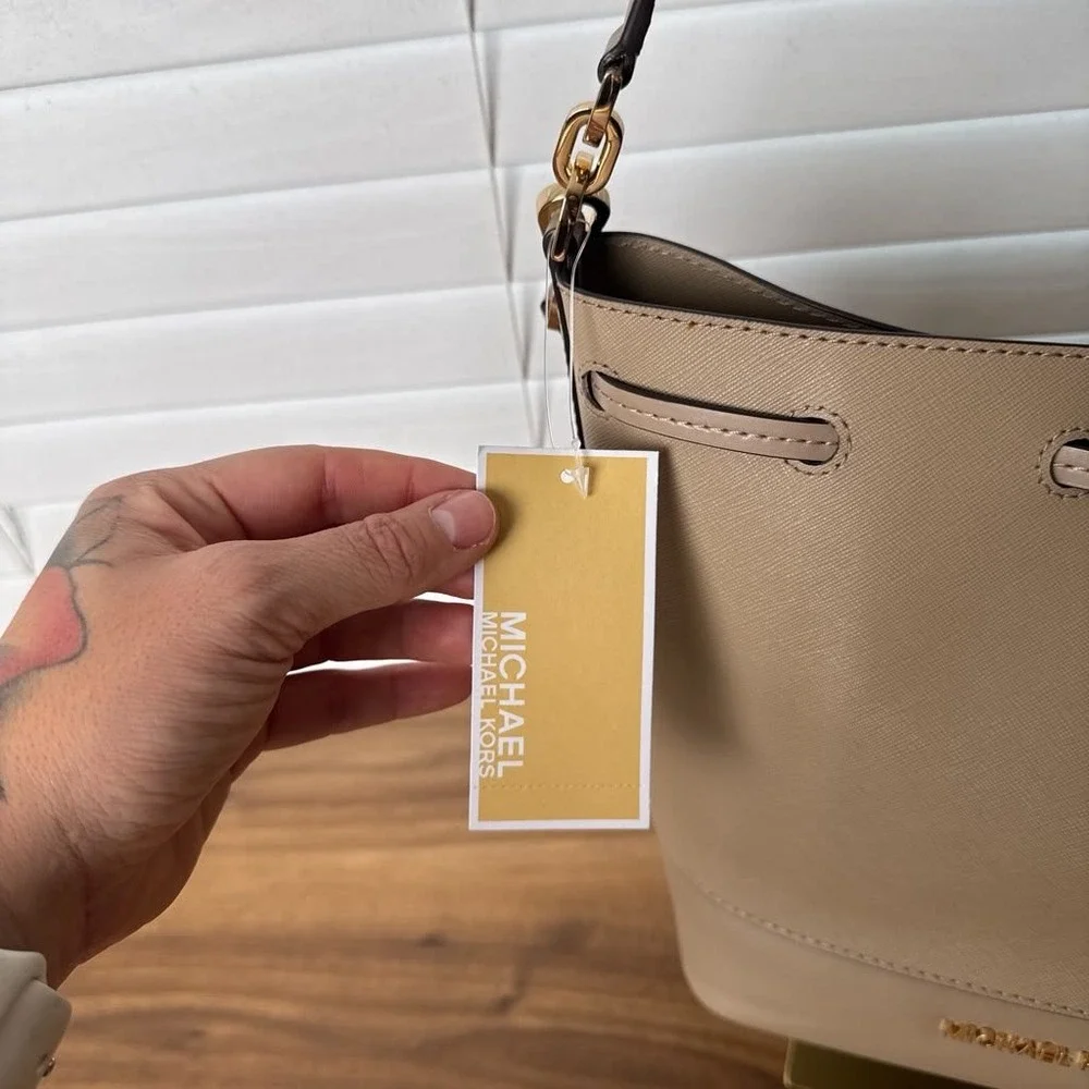 Michael Kors Trista Medium Bucket Bag Truffle Beige Saffiano Leather NWT